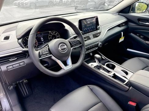 New 2025 Nissan Altima 2.5 SR image 6