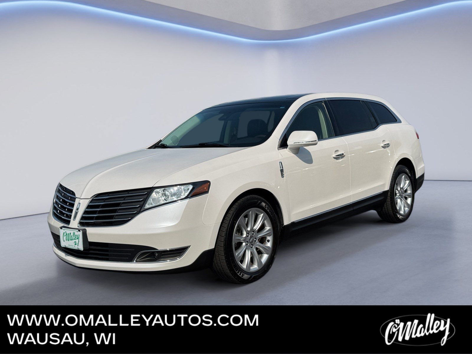 Used 2019 Lincoln MKT AWD image 1