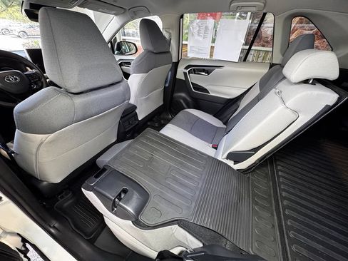Used 2023 Toyota RAV4 XLE AWD/4WD image 43
