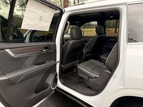 New 2026 GMC Acadia Denali w/ Super Cruise Package FWD image 28