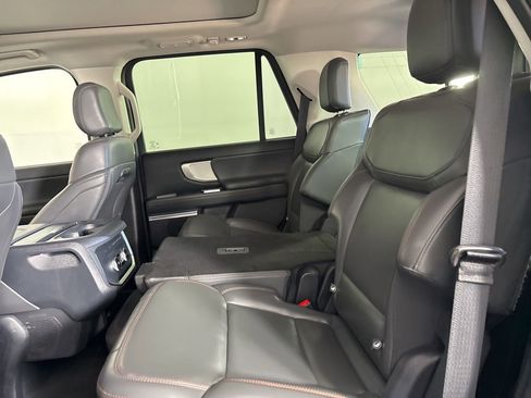 Used 2025 Ford Expedition Active AWD/4WD image 21