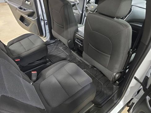 Used 2023 Chevrolet Traverse LT w/ Rear Camera Mirror Package image 11
