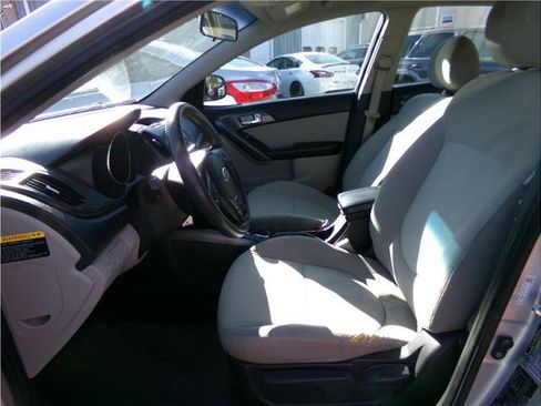 Used 2013 Kia Forte EX image 9