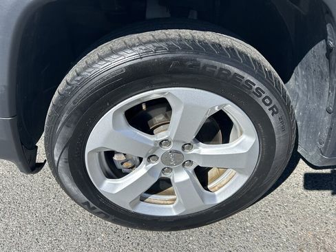 Used 2018 Jeep Compass Latitude w/ Popular Equipment Group AWD/4WD image 7