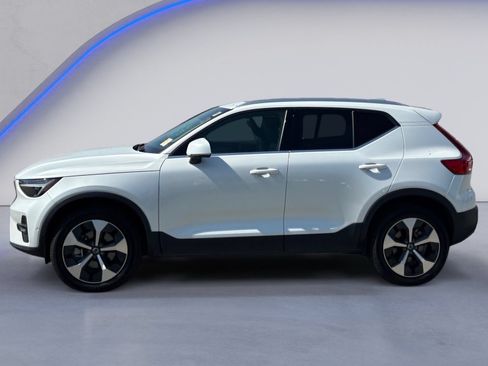 Used 2024 Volvo XC40 B5 Plus AWD/4WD image 3