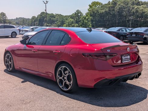 Used 2022 Alfa Romeo Giulia Veloce RWD image 7
