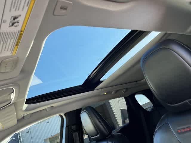 Used 2019 Jeep Cherokee Trailhawk w/ Comfort/Convenience Group AWD/4WD image 16