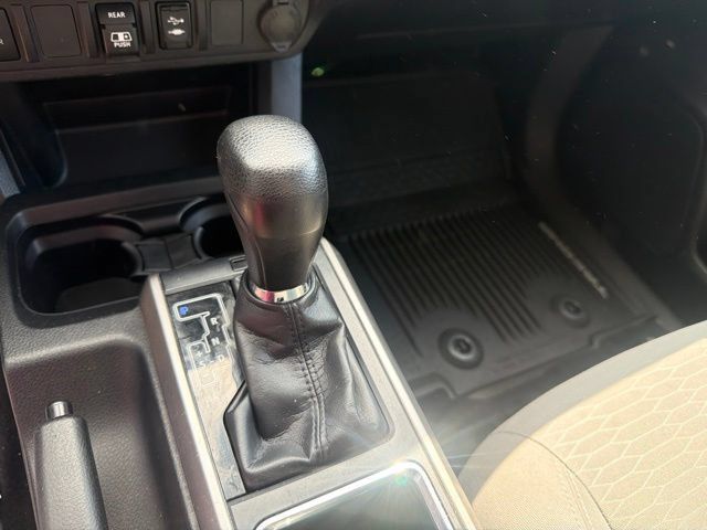 Used 2019 Toyota Tacoma SR5 AWD/4WD image 27