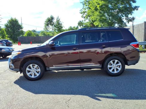 Used 2012 Toyota Highlander SE w/ Tow Pkg AWD/4WD image 4