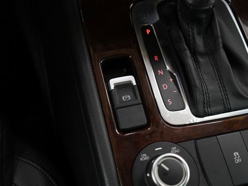 Used 2012 Volkswagen Touareg Executive image 24