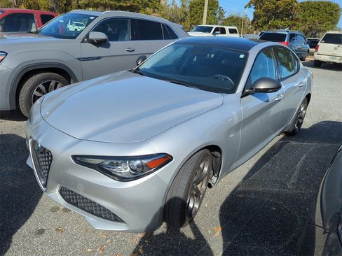 Used 2019 Alfa Romeo Giulia AWD image 5