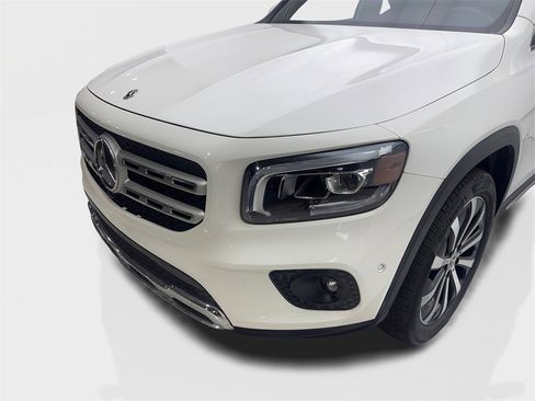 Used 2022 Mercedes-Benz GLB 250 w/ Premium Package Lite image 16