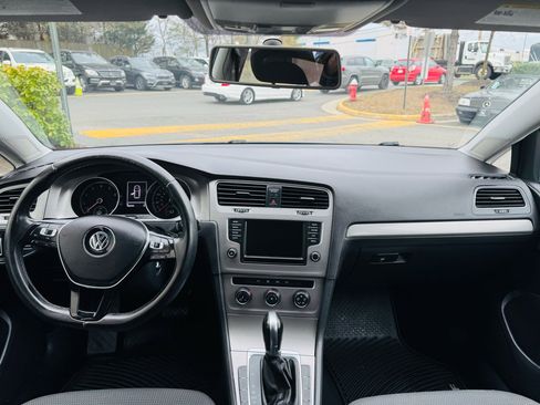 Used 2016 Volkswagen Golf S image 42