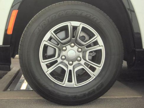 Used 2024 Jeep Wagoneer 2WD image 2