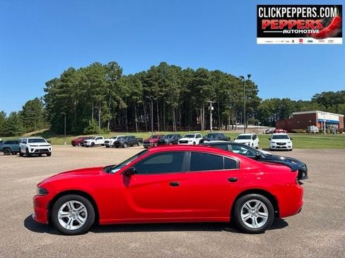 Used 2022 Dodge Charger SXT RWD image 3