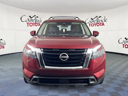 Used 2024 Nissan Pathfinder SV image 3