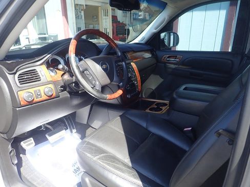 Used 2007 Chevrolet Avalanche LT w/ LT Preferred Equipment Group AWD/4WD image 7