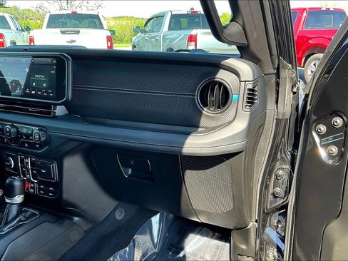 Used 2025 Jeep Wrangler Unlimited Rubicon 4xe w/ Convenience Group AWD/4WD image 28