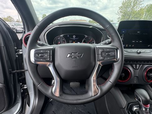 Used 2025 Chevrolet Blazer RS FWD image 18