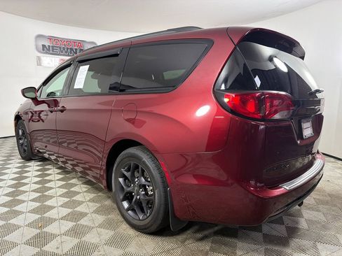 Used 2020 Chrysler Pacifica Touring-L w/ S Appearance Package FWD image 7
