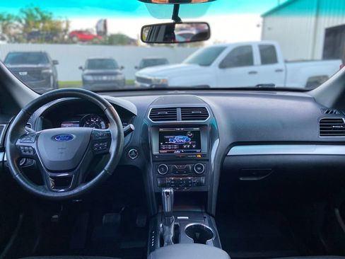 Used 2016 Ford Explorer XLT w/ Equipment Group 202A FWD image 31