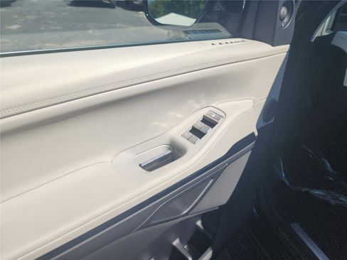 New 2026 Lincoln Navigator Premiere AWD/4WD image 12