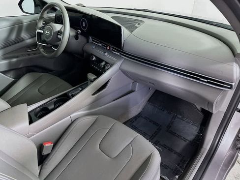 Used 2025 Hyundai Elantra SEL image 34