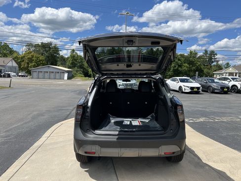 New 2025 Nissan Kicks SR image 9