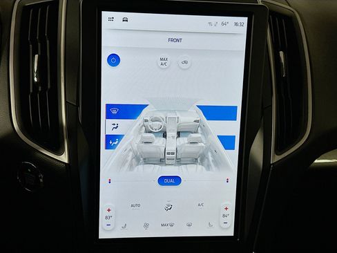 Used 2024 Ford Edge SEL image 23