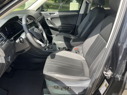 Certified 2022 Volkswagen Tiguan SE FWD image 14