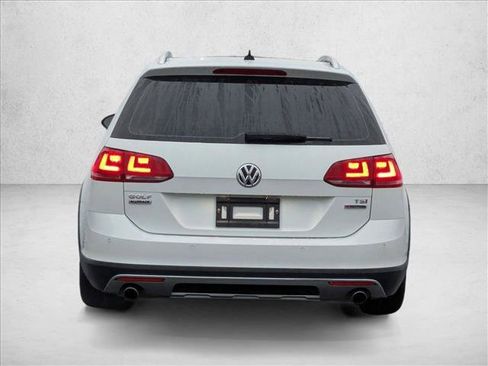 Used 2017 Volkswagen Golf S image 7