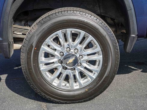 Used 2022 Chevrolet Silverado 2500 High Country w/ Safety Package II image 11