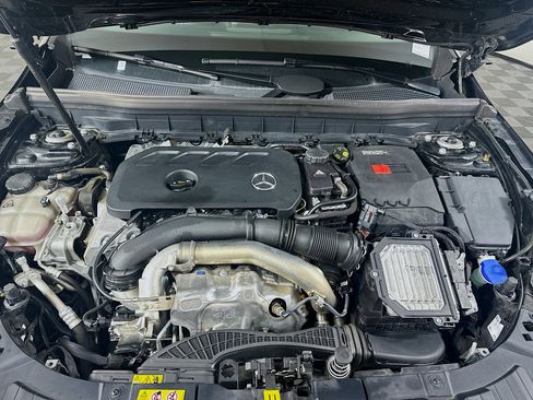 Used 2025 Mercedes-Benz GLB 250 4MATIC image 36