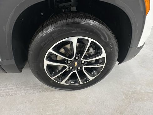 Used 2024 Chevrolet TrailBlazer LT w/ Convenience Package image 9