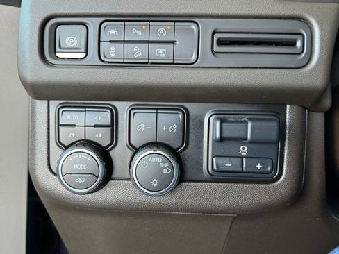 Used 2024 Chevrolet Suburban Z71 w/ Z71 Off-Road Package image 39