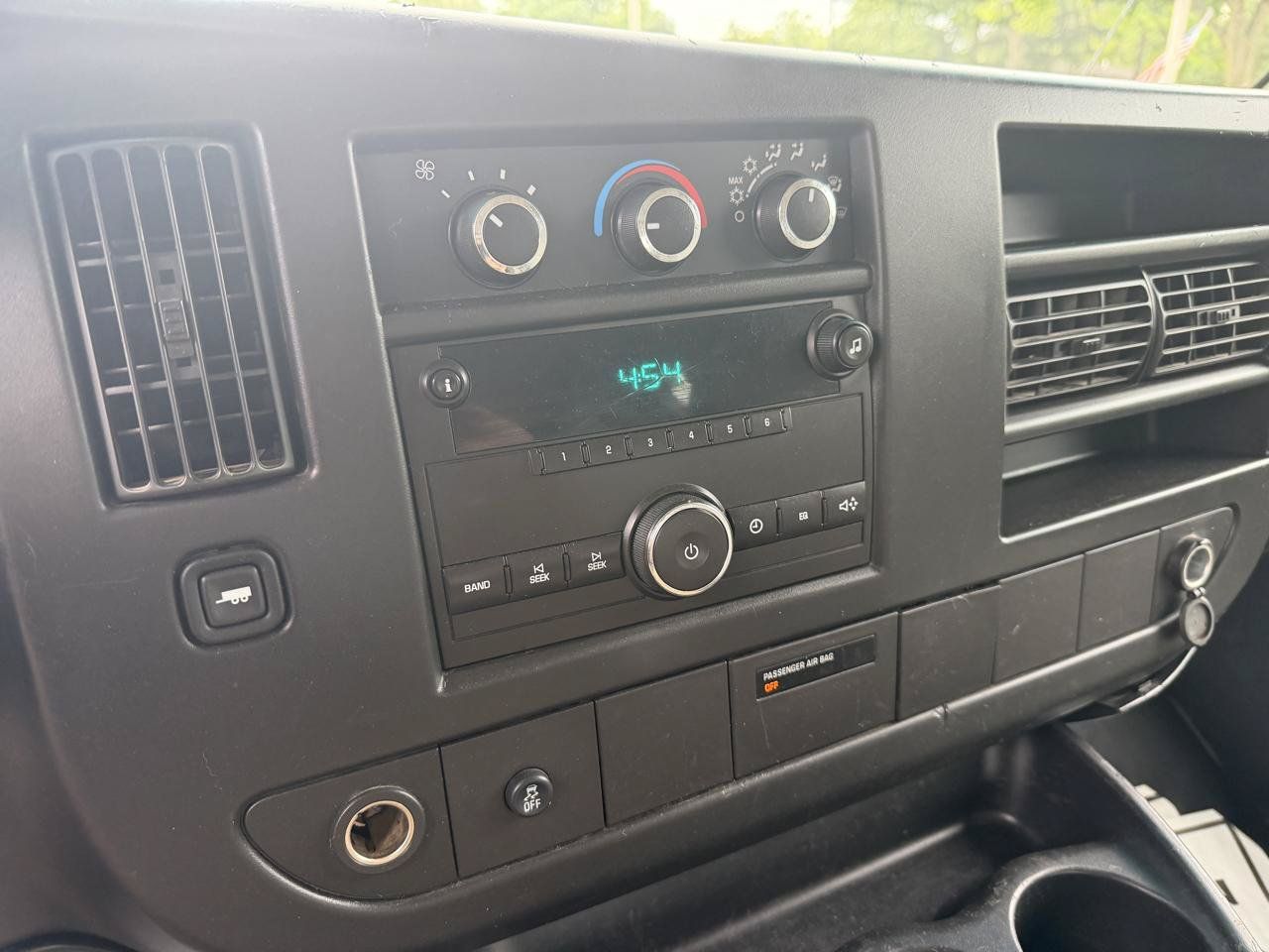 Used 2014 Chevrolet Express 1500 RWD image 19