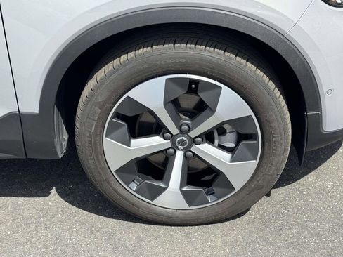 Certified 2025 Volvo XC40 B5 Plus AWD/4WD image 6
