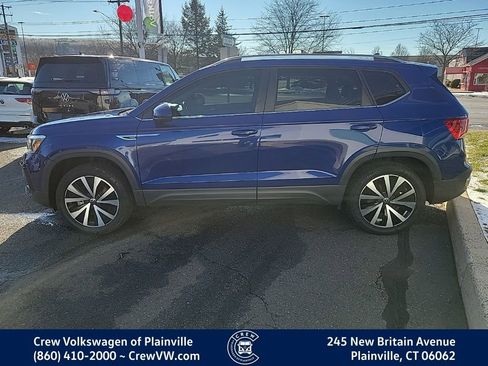 Certified 2022 Volkswagen Taos SE image 28