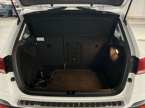 Used 2023 Volkswagen Taos SE w/ Panoramic Sunroof Package image 35