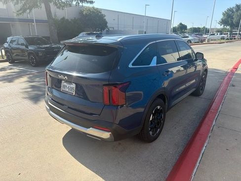 Used 2024 Kia Sorento S w/ Panoramic Sunroof Package FWD image 6