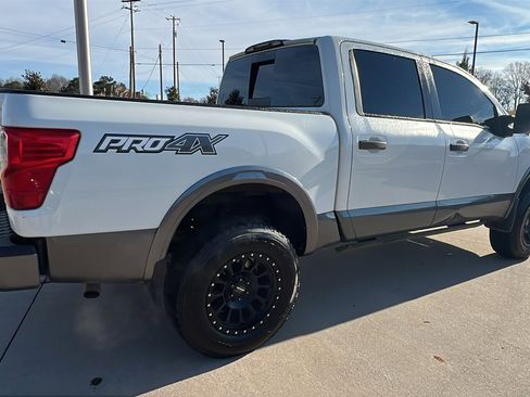 Used 2019 Nissan Titan PRO-4X w/ Pro-4x Convenience Package image 8