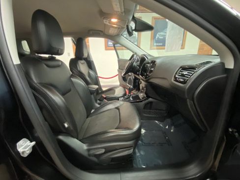 Used 2020 Jeep Compass Latitude FWD image 17