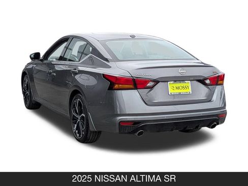 Used 2025 Nissan Altima 2.5 SR FWD image 7