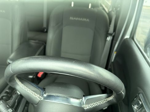 Used 2018 Jeep Wrangler Unlimited Sahara image 17