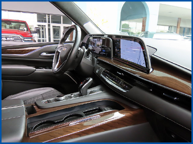 Used 2024 Cadillac Escalade ESV Sport Platinum w/ LPO, ONYX Package AWD/4WD image 8