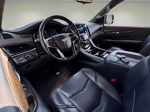 Used 2020 Cadillac Escalade ESV Platinum AWD/4WD image 19
