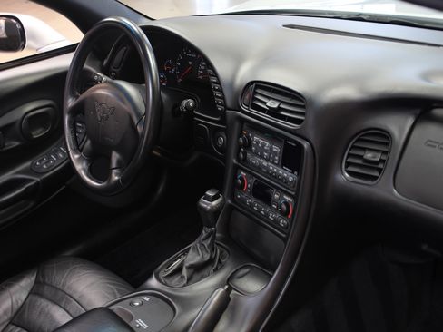 Used 2002 Chevrolet Corvette Convertible w/ Preferred Equipment Group1 image 40