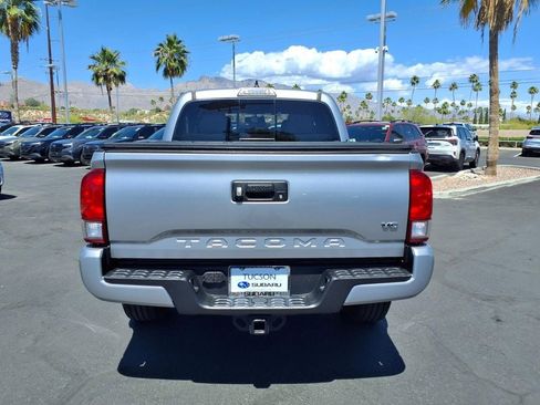 Used 2017 Toyota Tacoma TRD Sport w/ Tow Package (A/T) AWD/4WD image 11