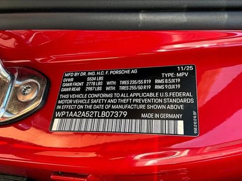 Used 2026 Porsche Macan AWD/4WD image 19