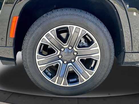 Certified 2024 Jeep Wagoneer Series II AWD/4WD image 33